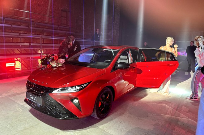 Omoda S5 bản ‘base’ lần đầu lộ diện tại Việt Nam: Dáng thể thao, mâm lớn, cạnh tranh Mazda3, K3- Ảnh 15. Omoda S5 bản ‘base’ lần đầu lộ diện tại Việt Nam: Dáng thể thao, mâm lớn, cạnh tranh Mazda3, K3- Ảnh 15.