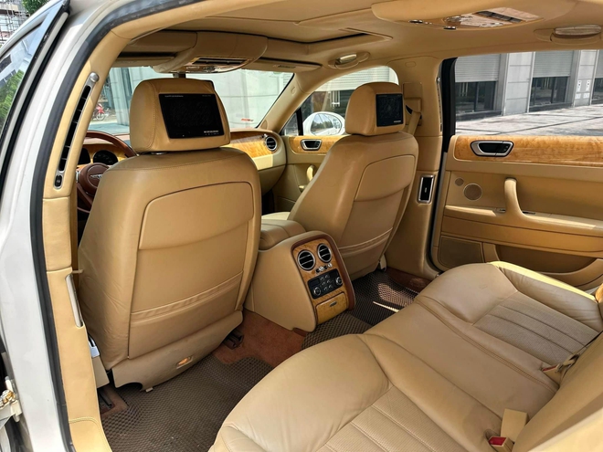 Chiếc Bentley Flying Spur hơn 1,4 tỷ này sẽ khiến người dùng 'chịu chơi' cân nhắc thay vì mua Camry hybrid- Ảnh 13. Chiếc Bentley Flying Spur hơn 1,4 tỷ này sẽ khiến người dùng 'chịu chơi' cân nhắc thay vì mua Camry hybrid- Ảnh 13.