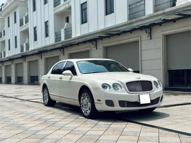 Chiếc Bentley Flying Spur hơn 1,4 tỷ này sẽ khiến người dùng 'chịu chơi' cân nhắc thay vì mua Camry hybrid- Ảnh 6. Chiếc Bentley Flying Spur hơn 1,4 tỷ này sẽ khiến người dùng 'chịu chơi' cân nhắc thay vì mua Camry hybrid- Ảnh 6.