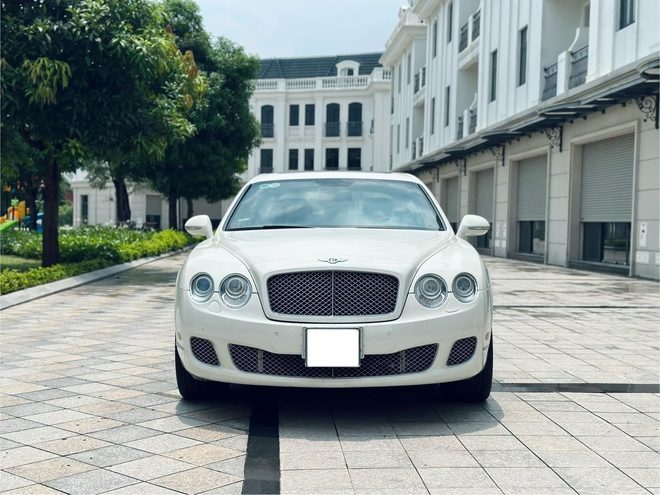 Chiếc Bentley Flying Spur hơn 1,4 tỷ này sẽ khiến người dùng 'chịu chơi' cân nhắc thay vì mua Camry hybrid- Ảnh 5. Chiếc Bentley Flying Spur hơn 1,4 tỷ này sẽ khiến người dùng 'chịu chơi' cân nhắc thay vì mua Camry hybrid- Ảnh 5.
