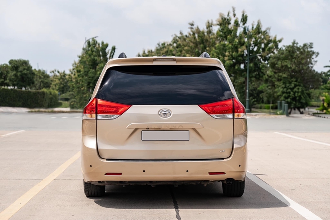 Toyota Sienna 2012 rao bán hơn 1,2 tỷ đồng: MPV gia đình giá ngang Kia Carnival nhưng to hơn, riêng nội thất độ hết 400 triệu- Ảnh 10. Toyota Sienna 2012 rao bán hơn 1,2 tỷ đồng: MPV gia đình giá ngang Kia Carnival nhưng to hơn, riêng nội thất độ hết 400 triệu- Ảnh 10.