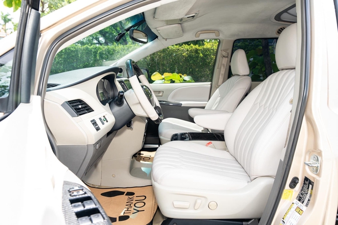 Toyota Sienna 2012 rao bán hơn 1,2 tỷ đồng: MPV gia đình giá ngang Kia Carnival nhưng to hơn, riêng nội thất độ hết 400 triệu- Ảnh 11. Toyota Sienna 2012 rao bán hơn 1,2 tỷ đồng: MPV gia đình giá ngang Kia Carnival nhưng to hơn, riêng nội thất độ hết 400 triệu- Ảnh 11.