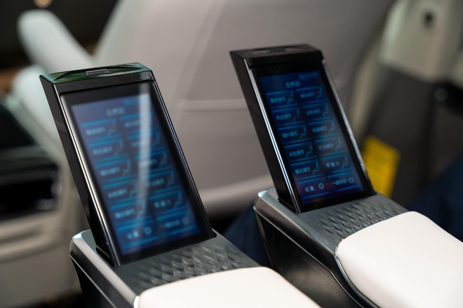 Toyota Sienna 2012 rao bán hơn 1,2 tỷ đồng: MPV gia đình giá ngang Kia Carnival nhưng to hơn, riêng nội thất độ hết 400 triệu- Ảnh 17. Toyota Sienna 2012 rao bán hơn 1,2 tỷ đồng: MPV gia đình giá ngang Kia Carnival nhưng to hơn, riêng nội thất độ hết 400 triệu- Ảnh 17.