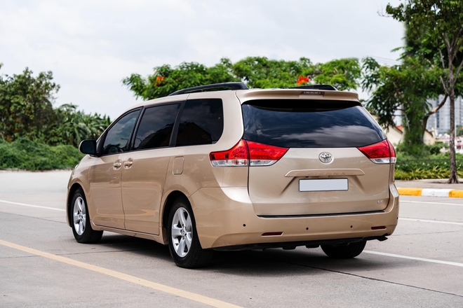Toyota Sienna 2012 rao bán hơn 1,2 tỷ đồng: MPV gia đình giá ngang Kia Carnival nhưng to hơn, riêng nội thất độ hết 400 triệu- Ảnh 9. Toyota Sienna 2012 rao bán hơn 1,2 tỷ đồng: MPV gia đình giá ngang Kia Carnival nhưng to hơn, riêng nội thất độ hết 400 triệu- Ảnh 9.