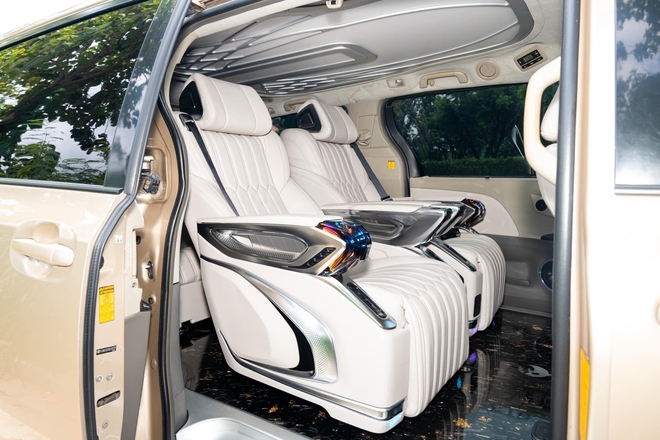 Toyota Sienna 2012 rao bán hơn 1,2 tỷ đồng: MPV gia đình giá ngang Kia Carnival nhưng to hơn, riêng nội thất độ hết 400 triệu- Ảnh 4. Toyota Sienna 2012 rao bán hơn 1,2 tỷ đồng: MPV gia đình giá ngang Kia Carnival nhưng to hơn, riêng nội thất độ hết 400 triệu- Ảnh 4.