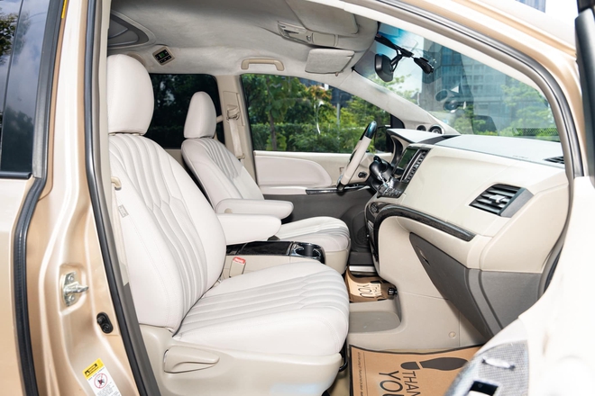 Toyota Sienna 2012 rao bán hơn 1,2 tỷ đồng: MPV gia đình giá ngang Kia Carnival nhưng to hơn, riêng nội thất độ hết 400 triệu- Ảnh 3. Toyota Sienna 2012 rao bán hơn 1,2 tỷ đồng: MPV gia đình giá ngang Kia Carnival nhưng to hơn, riêng nội thất độ hết 400 triệu- Ảnh 3.