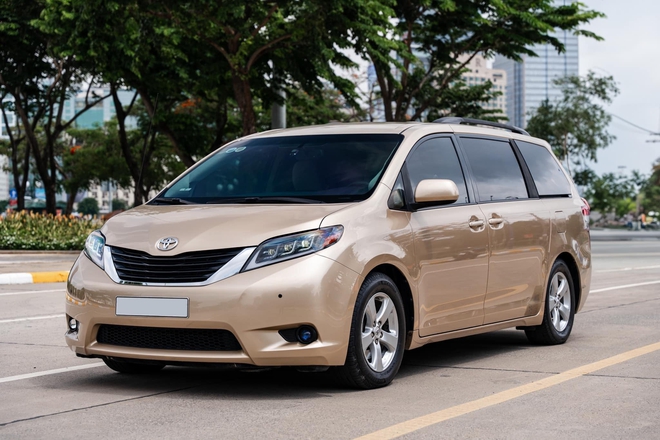 Toyota Sienna 2012 rao bán hơn 1,2 tỷ đồng: MPV gia đình giá ngang Kia Carnival nhưng to hơn, riêng nội thất độ hết 400 triệu- Ảnh 5. Toyota Sienna 2012 rao bán hơn 1,2 tỷ đồng: MPV gia đình giá ngang Kia Carnival nhưng to hơn, riêng nội thất độ hết 400 triệu- Ảnh 5.