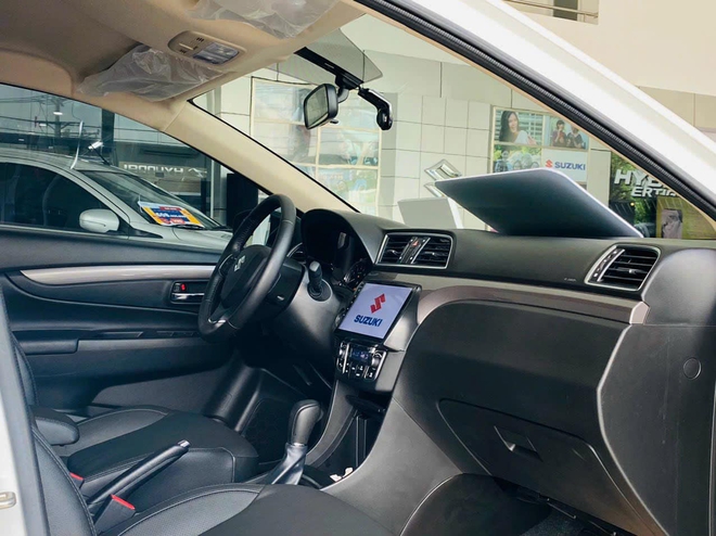 Suzuki Ciaz giảm giá còn 455 triệu tại đại lý: Tiệm cận Accent số sàn, dọn kho lô cuối trước khả năng bị khai tử- Ảnh 5. Suzuki Ciaz giảm giá còn 455 triệu tại đại lý: Tiệm cận Accent số sàn, dọn kho lô cuối trước khả năng bị khai tử- Ảnh 5.