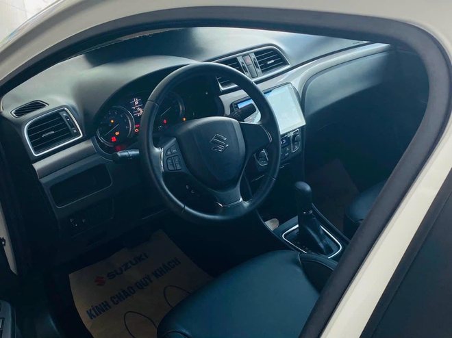 Suzuki Ciaz giảm giá còn 455 triệu tại đại lý: Tiệm cận Accent số sàn, dọn kho lô cuối trước khả năng bị khai tử- Ảnh 6. Suzuki Ciaz giảm giá còn 455 triệu tại đại lý: Tiệm cận Accent số sàn, dọn kho lô cuối trước khả năng bị khai tử- Ảnh 6.