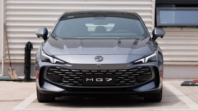 MG7 lộ 2 phiên bản, về đại lý trước ngày ra mắt Việt Nam: Mâm khác biệt, dễ có 2 động cơ cạnh tranh Mazda6- Ảnh 10. MG7 lộ 2 phiên bản, về đại lý trước ngày ra mắt Việt Nam: Mâm khác biệt, dễ có 2 động cơ cạnh tranh Mazda6- Ảnh 10.