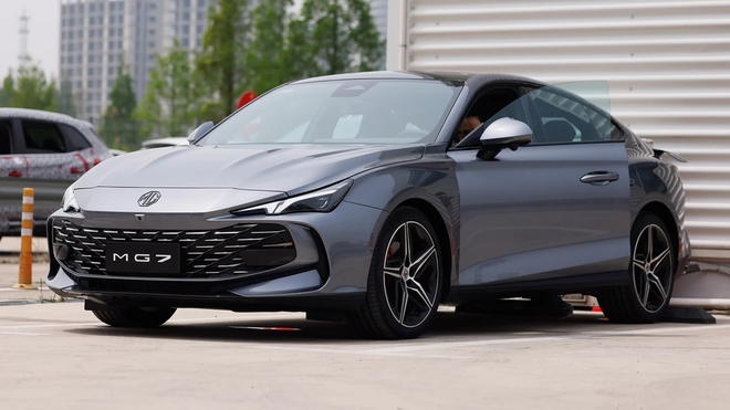 MG7 lộ 2 phiên bản, về đại lý trước ngày ra mắt Việt Nam: Mâm khác biệt, dễ có 2 động cơ cạnh tranh Mazda6- Ảnh 9. MG7 lộ 2 phiên bản, về đại lý trước ngày ra mắt Việt Nam: Mâm khác biệt, dễ có 2 động cơ cạnh tranh Mazda6- Ảnh 9.