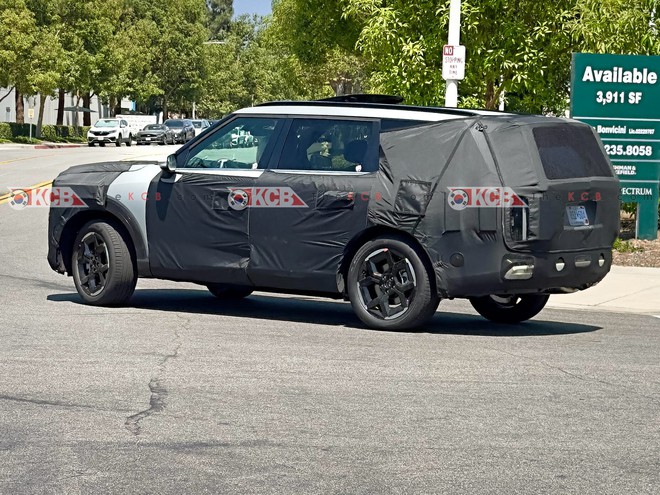 Chưa kịp ra mắt Việt Nam, Kia Telluride đã lộ đời mới trên đường: Thiết kế giống xe điện, có thể thêm hybrid- Ảnh 3. Chưa kịp ra mắt Việt Nam, Kia Telluride đã lộ đời mới trên đường: Thiết kế giống xe điện, có thể thêm hybrid- Ảnh 3.