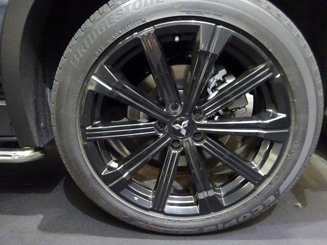 Mitsubishi Outlander PHEV 2025 lộ diện: Giữ nguyên động cơ, nâng cấp màn hình giải trí và pin, ra mắt tháng 10 tới, giá quy đổi dự kiến từ 822 triệu đồng- Ảnh 7. Mitsubishi Outlander PHEV 2025 lộ diện: Giữ nguyên động cơ, nâng cấp màn hình giải trí và pin, ra mắt tháng 10 tới, giá quy đổi dự kiến từ 822 triệu đồng- Ảnh 7.