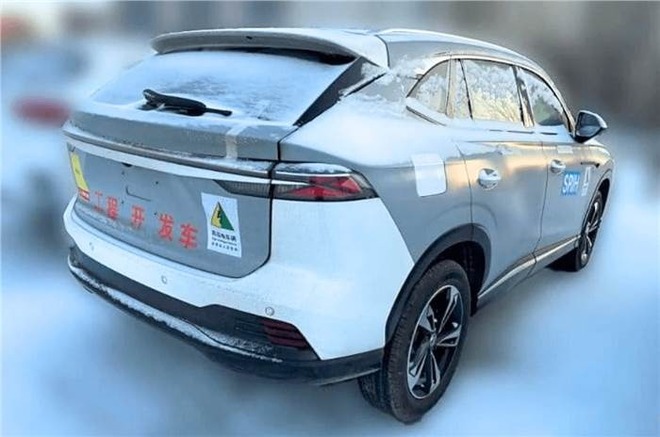 MG HS 2025 lộ ảnh thật: Lưới tản nhiệt hoàn toàn mới, màn hình đôi cỡ lớn, ra mắt tuần sau- Ảnh 4. MG HS 2025 lộ ảnh thật: Lưới tản nhiệt hoàn toàn mới, màn hình đôi cỡ lớn, ra mắt tuần sau- Ảnh 4.