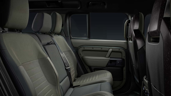 Defender mạnh nhất lịch sử ra mắt, dùng động cơ V8 BMW, thông số đọc lên chắc chắn khiến dân offroad phát sốt- Ảnh 9. Defender mạnh nhất lịch sử ra mắt, dùng động cơ V8 BMW, thông số đọc lên chắc chắn khiến dân offroad phát sốt- Ảnh 9.