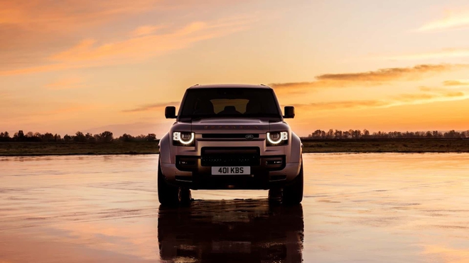 Defender mạnh nhất lịch sử ra mắt, dùng động cơ V8 BMW, thông số đọc lên chắc chắn khiến dân offroad phát sốt- Ảnh 10. Defender mạnh nhất lịch sử ra mắt, dùng động cơ V8 BMW, thông số đọc lên chắc chắn khiến dân offroad phát sốt- Ảnh 10.