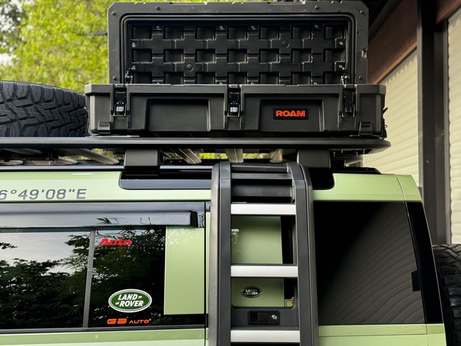 Dân chơi Bình Dương độ lại Land Rover Defender 7 tỷ đồng: Tốn gần 700 triệu, toàn đồ chính hãng, chuẩn bị cho hành trình vòng quanh thế giới- Ảnh 5. Dân chơi Bình Dương độ lại Land Rover Defender 7 tỷ đồng: Tốn gần 700 triệu, toàn đồ chính hãng, chuẩn bị cho hành trình vòng quanh thế giới- Ảnh 5.