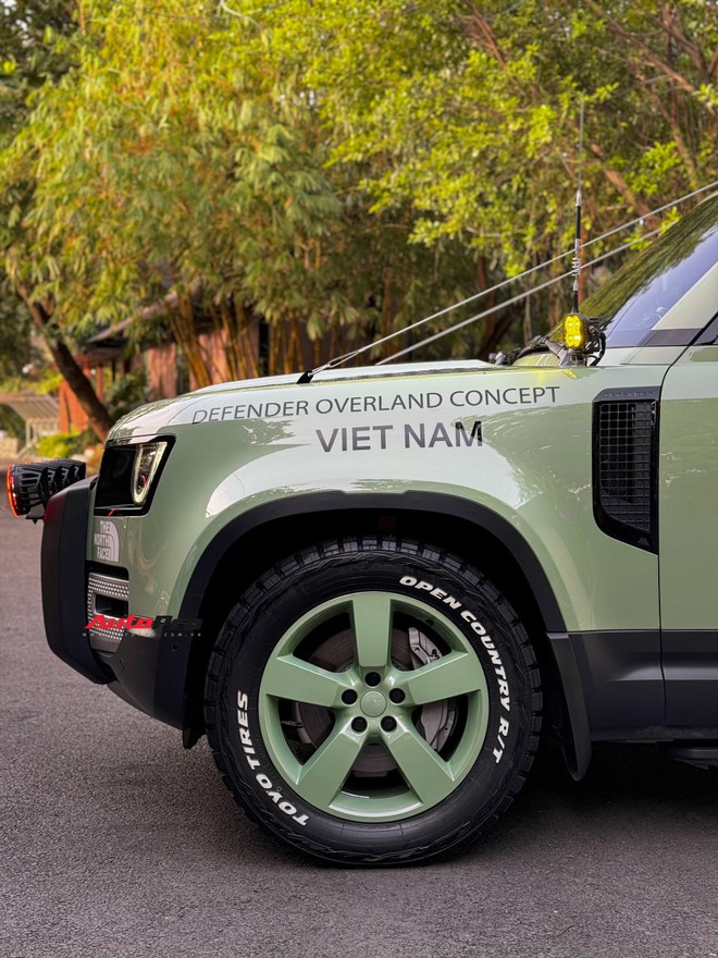Dân chơi Bình Dương độ lại Land Rover Defender 7 tỷ đồng: Tốn gần 700 triệu, toàn đồ chính hãng, chuẩn bị cho hành trình vòng quanh thế giới- Ảnh 17. Dân chơi Bình Dương độ lại Land Rover Defender 7 tỷ đồng: Tốn gần 700 triệu, toàn đồ chính hãng, chuẩn bị cho hành trình vòng quanh thế giới- Ảnh 17.