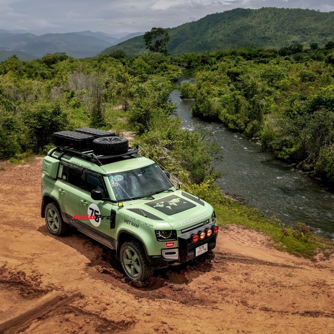 Dân chơi Bình Dương độ lại Land Rover Defender 7 tỷ đồng: Tốn gần 700 triệu, toàn đồ chính hãng, chuẩn bị cho hành trình vòng quanh thế giới- Ảnh 12. Dân chơi Bình Dương độ lại Land Rover Defender 7 tỷ đồng: Tốn gần 700 triệu, toàn đồ chính hãng, chuẩn bị cho hành trình vòng quanh thế giới- Ảnh 12.