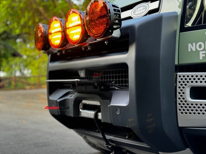 Dân chơi Bình Dương độ lại Land Rover Defender 7 tỷ đồng: Tốn gần 700 triệu, toàn đồ chính hãng, chuẩn bị cho hành trình vòng quanh thế giới- Ảnh 8. Dân chơi Bình Dương độ lại Land Rover Defender 7 tỷ đồng: Tốn gần 700 triệu, toàn đồ chính hãng, chuẩn bị cho hành trình vòng quanh thế giới- Ảnh 8.