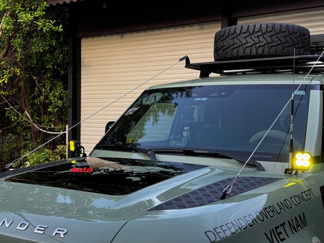 Dân chơi Bình Dương độ lại Land Rover Defender 7 tỷ đồng: Tốn gần 700 triệu, toàn đồ chính hãng, chuẩn bị cho hành trình vòng quanh thế giới- Ảnh 7. Dân chơi Bình Dương độ lại Land Rover Defender 7 tỷ đồng: Tốn gần 700 triệu, toàn đồ chính hãng, chuẩn bị cho hành trình vòng quanh thế giới- Ảnh 7.