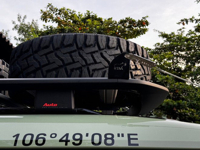 Dân chơi Bình Dương độ lại Land Rover Defender 7 tỷ đồng: Tốn gần 700 triệu, toàn đồ chính hãng, chuẩn bị cho hành trình vòng quanh thế giới- Ảnh 6. Dân chơi Bình Dương độ lại Land Rover Defender 7 tỷ đồng: Tốn gần 700 triệu, toàn đồ chính hãng, chuẩn bị cho hành trình vòng quanh thế giới- Ảnh 6.