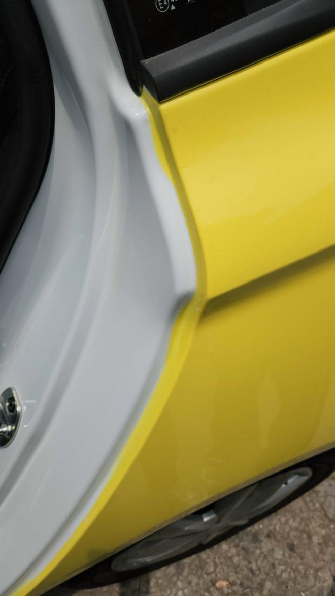 Tốn gần 30 triệu cho đại lý đổi màu xe, chủ nhân 2 chiếc MG5 bức xúc: 'Làm ăn cẩu thả, sơn 20 ngày đã bong tróc, nhân viên đùn đẩy trách nhiệm'- Ảnh 5. Tốn gần 30 triệu cho đại lý đổi màu xe, chủ nhân 2 chiếc MG5 bức xúc: 'Làm ăn cẩu thả, sơn 20 ngày đã bong tróc, nhân viên đùn đẩy trách nhiệm'- Ảnh 5.