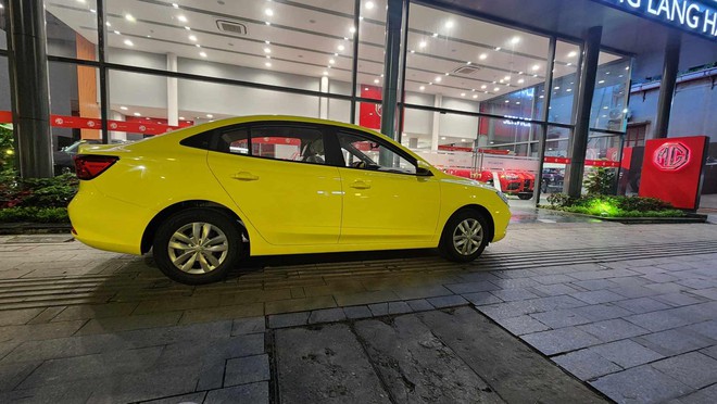 Tốn gần 30 triệu cho đại lý đổi màu xe, chủ nhân 2 chiếc MG5 bức xúc: 'Làm ăn cẩu thả, sơn 20 ngày đã bong tróc, nhân viên đùn đẩy trách nhiệm'- Ảnh 1. Tốn gần 30 triệu cho đại lý đổi màu xe, chủ nhân 2 chiếc MG5 bức xúc: 'Làm ăn cẩu thả, sơn 20 ngày đã bong tróc, nhân viên đùn đẩy trách nhiệm'- Ảnh 1.