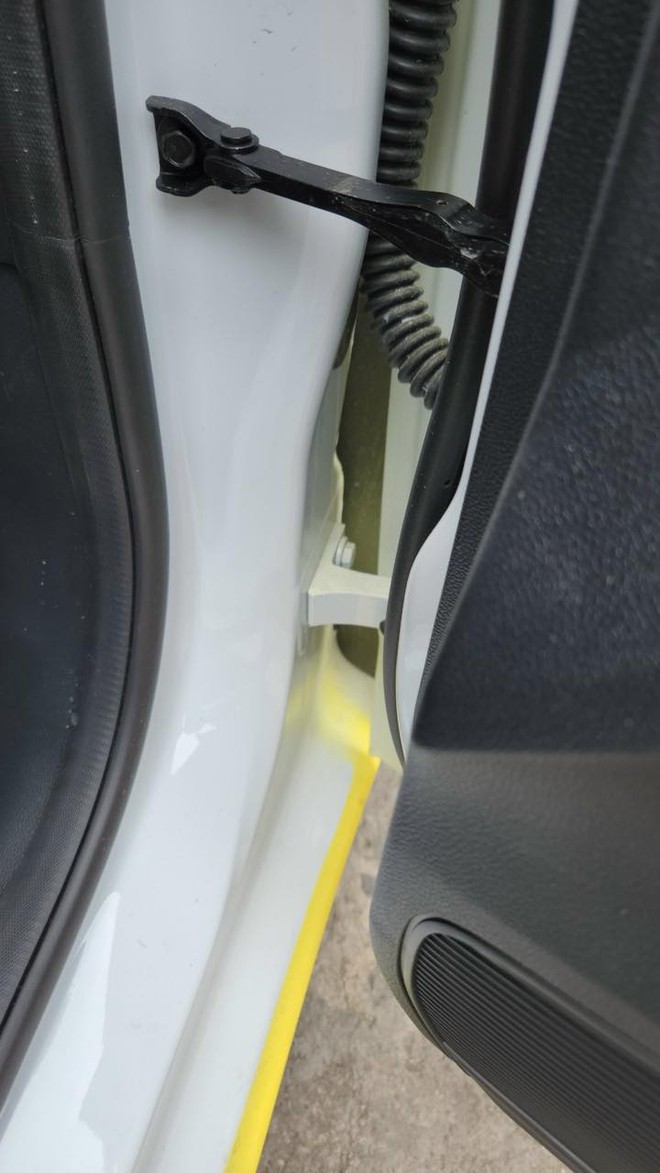 Tốn gần 30 triệu cho đại lý đổi màu xe, chủ nhân 2 chiếc MG5 bức xúc: 'Làm ăn cẩu thả, sơn 20 ngày đã bong tróc, nhân viên đùn đẩy trách nhiệm'- Ảnh 7. Tốn gần 30 triệu cho đại lý đổi màu xe, chủ nhân 2 chiếc MG5 bức xúc: 'Làm ăn cẩu thả, sơn 20 ngày đã bong tróc, nhân viên đùn đẩy trách nhiệm'- Ảnh 7.