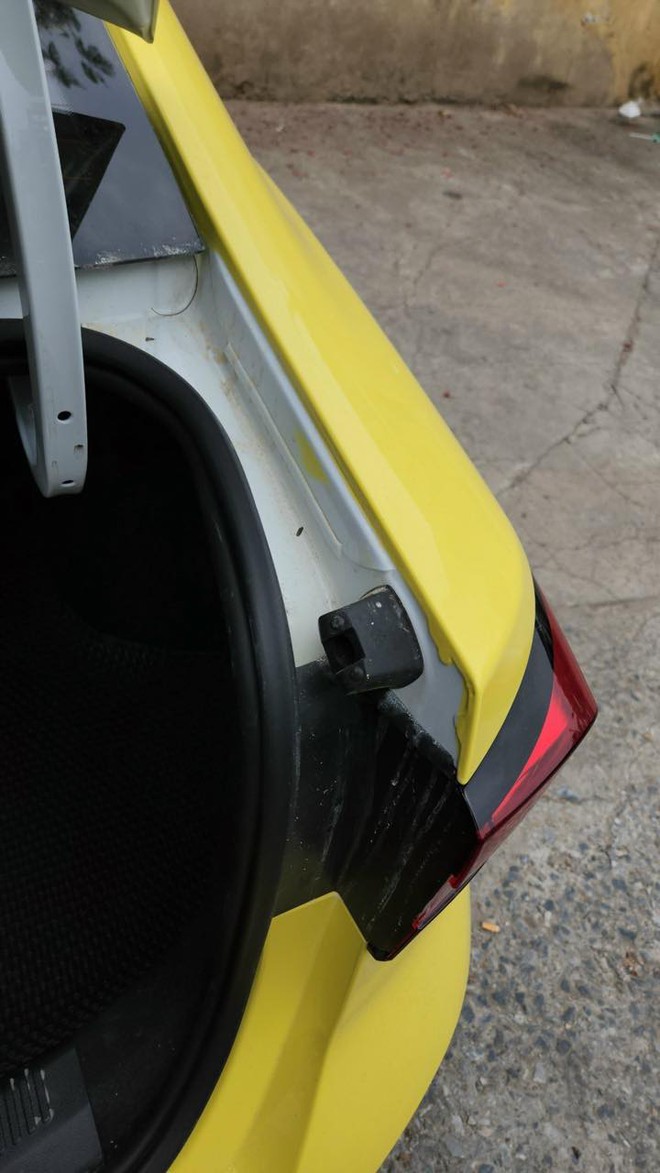 Tốn gần 30 triệu cho đại lý đổi màu xe, chủ nhân 2 chiếc MG5 bức xúc: 'Làm ăn cẩu thả, sơn 20 ngày đã bong tróc, nhân viên đùn đẩy trách nhiệm'- Ảnh 8. Tốn gần 30 triệu cho đại lý đổi màu xe, chủ nhân 2 chiếc MG5 bức xúc: 'Làm ăn cẩu thả, sơn 20 ngày đã bong tróc, nhân viên đùn đẩy trách nhiệm'- Ảnh 8.