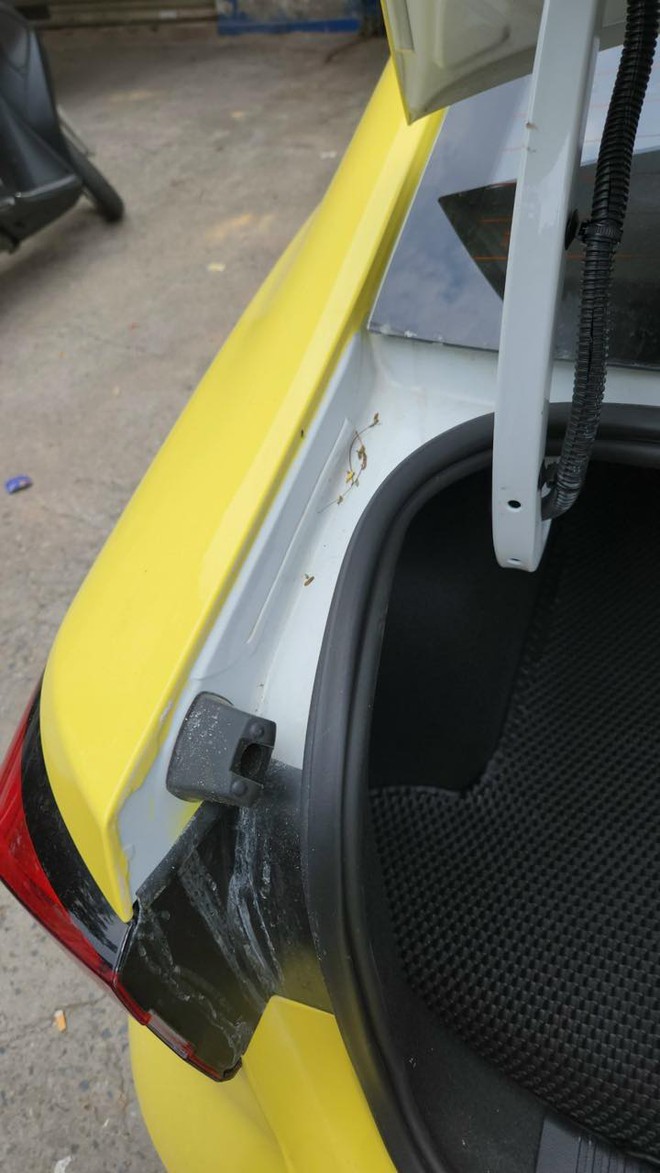 Tốn gần 30 triệu cho đại lý đổi màu xe, chủ nhân 2 chiếc MG5 bức xúc: 'Làm ăn cẩu thả, sơn 20 ngày đã bong tróc, nhân viên đùn đẩy trách nhiệm'- Ảnh 6. Tốn gần 30 triệu cho đại lý đổi màu xe, chủ nhân 2 chiếc MG5 bức xúc: 'Làm ăn cẩu thả, sơn 20 ngày đã bong tróc, nhân viên đùn đẩy trách nhiệm'- Ảnh 6.