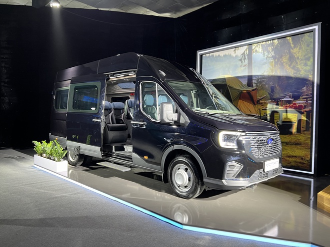 Chi tiết Ford Transit 2024 bản cao cấp nhất tại Việt Nam: Giá gần 1,5 tỷ, ghế thương gia, TV Android lớn, trần tích hợp LED ‘xịn sò’- Ảnh 11. Chi tiết Ford Transit 2024 bản cao cấp nhất tại Việt Nam: Giá gần 1,5 tỷ, ghế thương gia, TV Android lớn, trần tích hợp LED ‘xịn sò’- Ảnh 11.