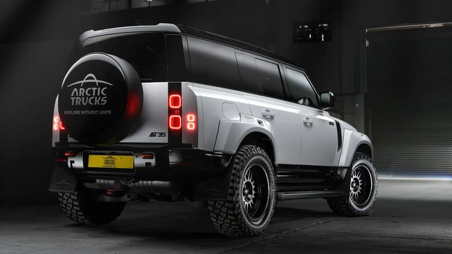 Bản độ Land Rover Defender khủng này cho dân mê off-road: Giá quy đổi gần 1 tỷ đồng, tốn 2 tuần thực hiện, hãng mất 5 năm nghiên cứu- Ảnh 3. Bản độ Land Rover Defender khủng này cho dân mê off-road: Giá quy đổi gần 1 tỷ đồng, tốn 2 tuần thực hiện, hãng mất 5 năm nghiên cứu- Ảnh 3.