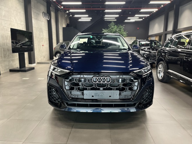 Audi Q8 2024 giá 4,1 tỷ đã về đại lý: Thêm trang bị tiện nghi, đấu X6, GLE với giá rẻ hơn hẳn- Ảnh 3. Audi Q8 2024 giá 4,1 tỷ đã về đại lý: Thêm trang bị tiện nghi, đấu X6, GLE với giá rẻ hơn hẳn- Ảnh 3.