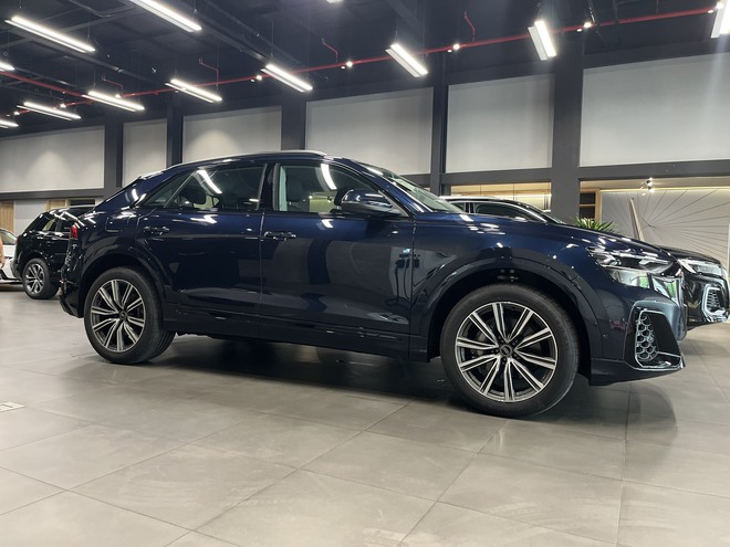 Audi Q8 2024 giá 4,1 tỷ đã về đại lý: Thêm trang bị tiện nghi, đấu X6, GLE với giá rẻ hơn hẳn- Ảnh 4. Audi Q8 2024 giá 4,1 tỷ đã về đại lý: Thêm trang bị tiện nghi, đấu X6, GLE với giá rẻ hơn hẳn- Ảnh 4.