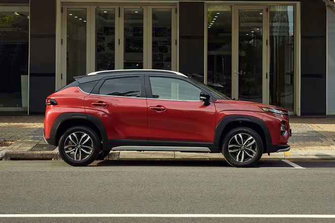 Toyota Starlet Cross 2024 ra mắt: Giá quy đổi từ 414 triệu đồng, đấu Sonet bằng công nghệ, ngoại hình hấm hố hơn Raize- Ảnh 5. Toyota Starlet Cross 2024 ra mắt: Giá quy đổi từ 414 triệu đồng, đấu Sonet bằng công nghệ, ngoại hình hấm hố hơn Raize- Ảnh 5.