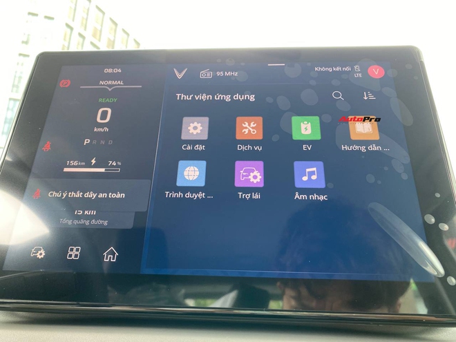 'Mục sở thị' VinFast VF 3 giao tới khách hàng: Cabin thoải mái hơn xe hạng A, gầm cao như CUV C, dễ thành 'xe điện quốc dân'- Ảnh 10. 'Mục sở thị' VinFast VF 3 giao tới khách hàng: Cabin thoải mái hơn xe hạng A, gầm cao như CUV C, dễ thành 'xe điện quốc dân'- Ảnh 10.