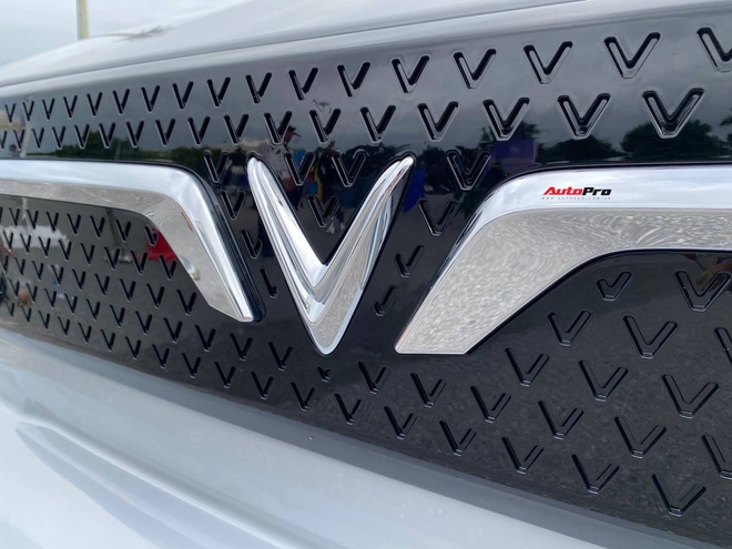 'Mục sở thị' VinFast VF 3 giao tới khách hàng: Cabin thoải mái hơn xe hạng A, gầm cao như CUV C, dễ thành 'xe điện quốc dân'- Ảnh 3. 'Mục sở thị' VinFast VF 3 giao tới khách hàng: Cabin thoải mái hơn xe hạng A, gầm cao như CUV C, dễ thành 'xe điện quốc dân'- Ảnh 3.