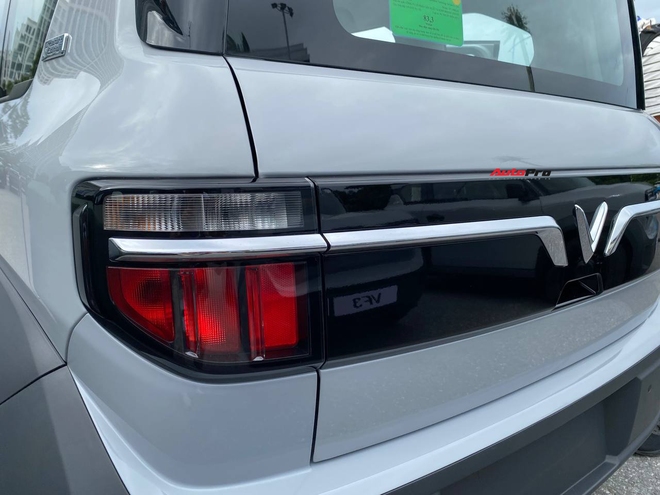 'Mục sở thị' VinFast VF 3 giao tới khách hàng: Cabin thoải mái hơn xe hạng A, gầm cao như CUV C, dễ thành 'xe điện quốc dân'- Ảnh 5. 'Mục sở thị' VinFast VF 3 giao tới khách hàng: Cabin thoải mái hơn xe hạng A, gầm cao như CUV C, dễ thành 'xe điện quốc dân'- Ảnh 5.