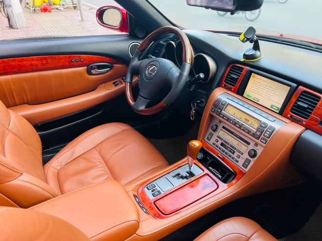 18 năm chỉ chạy 70.000 km, Lexus SC430 hàng hiếm được rao bán ngang Toyota Camry đời mới- Ảnh 6. 18 năm chỉ chạy 70.000 km, Lexus SC430 hàng hiếm được rao bán ngang Toyota Camry đời mới- Ảnh 6.
