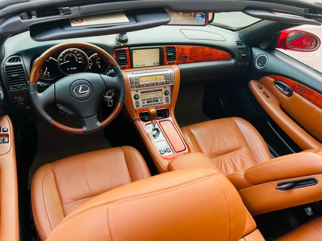 18 năm chỉ chạy 70.000 km, Lexus SC430 hàng hiếm được rao bán ngang Toyota Camry đời mới- Ảnh 5. 18 năm chỉ chạy 70.000 km, Lexus SC430 hàng hiếm được rao bán ngang Toyota Camry đời mới- Ảnh 5.