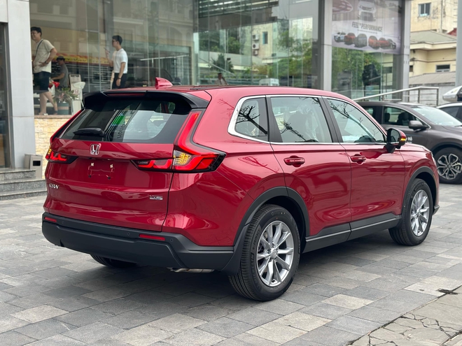 Honda CR-V giảm giá đến 100 triệu tại đại lý: Bản ‘base’ còn từ 1 tỷ đồng, vẫn đắt hơn CX-5 bản cao cấp nhất- Ảnh 3. Honda CR-V giảm giá đến 100 triệu tại đại lý: Bản ‘base’ còn từ 1 tỷ đồng, vẫn đắt hơn CX-5 bản cao cấp nhất- Ảnh 3.