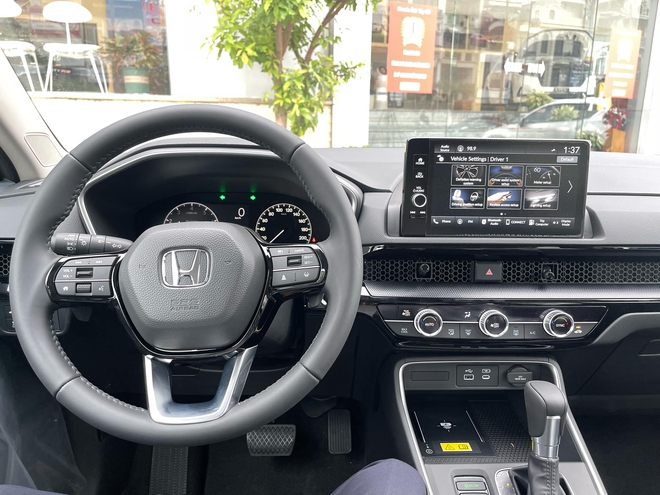 Honda CR-V giảm giá đến 100 triệu tại đại lý: Bản ‘base’ còn từ 1 tỷ đồng, vẫn đắt hơn CX-5 bản cao cấp nhất- Ảnh 5. Honda CR-V giảm giá đến 100 triệu tại đại lý: Bản ‘base’ còn từ 1 tỷ đồng, vẫn đắt hơn CX-5 bản cao cấp nhất- Ảnh 5.