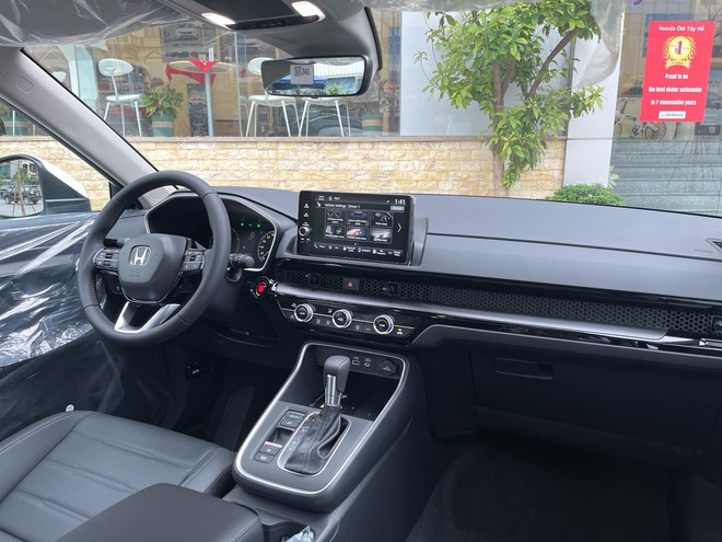 Honda CR-V giảm giá đến 100 triệu tại đại lý: Bản ‘base’ còn từ 1 tỷ đồng, vẫn đắt hơn CX-5 bản cao cấp nhất- Ảnh 4. Honda CR-V giảm giá đến 100 triệu tại đại lý: Bản ‘base’ còn từ 1 tỷ đồng, vẫn đắt hơn CX-5 bản cao cấp nhất- Ảnh 4.