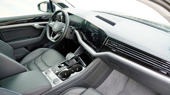 Volkswagen Touareg giảm giá tới 560 triệu đồng, giá thực tế thấp hơn đối thủ Audi Q7 tới 840 triệu- Ảnh 5. Volkswagen Touareg giảm giá tới 560 triệu đồng, giá thực tế thấp hơn đối thủ Audi Q7 tới 840 triệu- Ảnh 5.