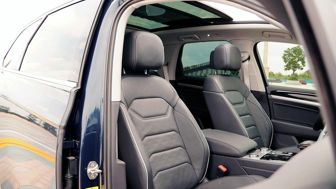 Volkswagen Touareg giảm giá tới 560 triệu đồng, giá thực tế thấp hơn đối thủ Audi Q7 tới 840 triệu- Ảnh 7. Volkswagen Touareg giảm giá tới 560 triệu đồng, giá thực tế thấp hơn đối thủ Audi Q7 tới 840 triệu- Ảnh 7.
