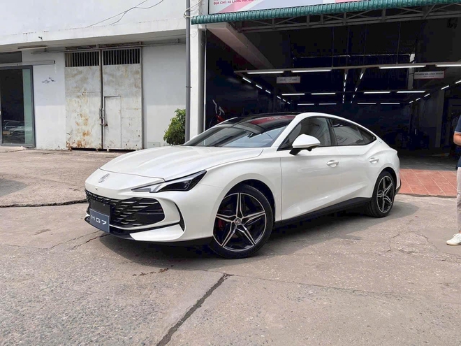 MG7 lộ 2 phiên bản, về đại lý trước ngày ra mắt Việt Nam: Mâm khác biệt, dễ có 2 động cơ cạnh tranh Mazda6- Ảnh 6. MG7 lộ 2 phiên bản, về đại lý trước ngày ra mắt Việt Nam: Mâm khác biệt, dễ có 2 động cơ cạnh tranh Mazda6- Ảnh 6.