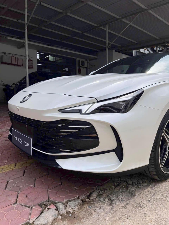 MG7 lộ 2 phiên bản, về đại lý trước ngày ra mắt Việt Nam: Mâm khác biệt, dễ có 2 động cơ cạnh tranh Mazda6- Ảnh 7. MG7 lộ 2 phiên bản, về đại lý trước ngày ra mắt Việt Nam: Mâm khác biệt, dễ có 2 động cơ cạnh tranh Mazda6- Ảnh 7.
