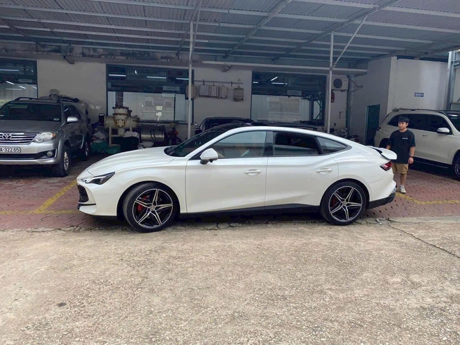 MG7 lộ 2 phiên bản, về đại lý trước ngày ra mắt Việt Nam: Mâm khác biệt, dễ có 2 động cơ cạnh tranh Mazda6- Ảnh 8. MG7 lộ 2 phiên bản, về đại lý trước ngày ra mắt Việt Nam: Mâm khác biệt, dễ có 2 động cơ cạnh tranh Mazda6- Ảnh 8.