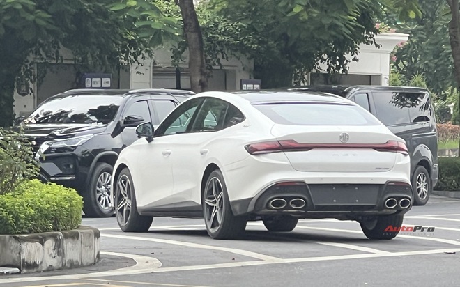 MG7 lộ 2 phiên bản, về đại lý trước ngày ra mắt Việt Nam: Mâm khác biệt, dễ có 2 động cơ cạnh tranh Mazda6- Ảnh 4. MG7 lộ 2 phiên bản, về đại lý trước ngày ra mắt Việt Nam: Mâm khác biệt, dễ có 2 động cơ cạnh tranh Mazda6- Ảnh 4.